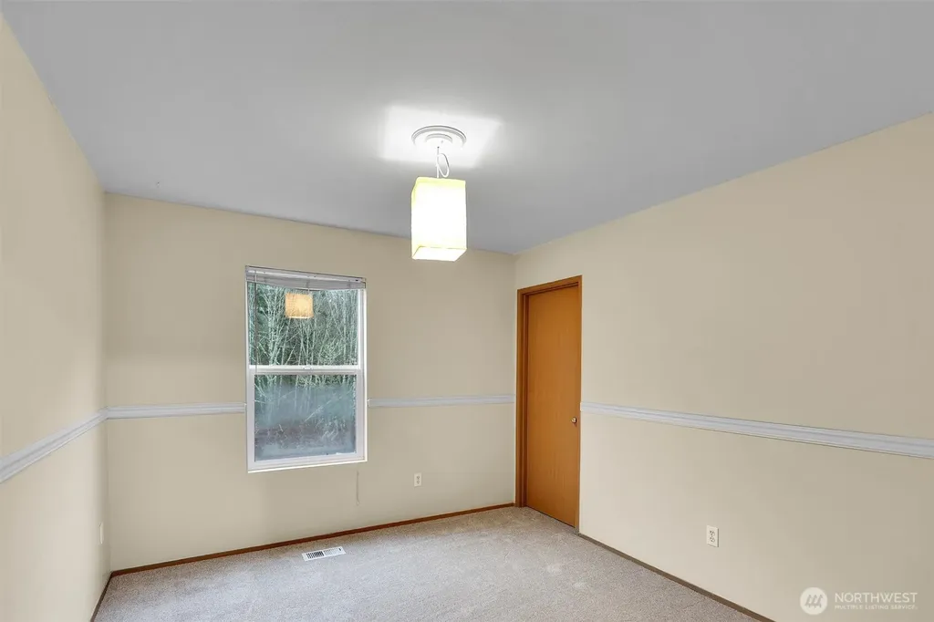 831 SW 364th Place Federal Way WA 98023