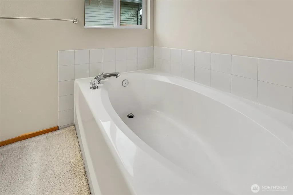 831 SW 364th Place Federal Way WA 98023