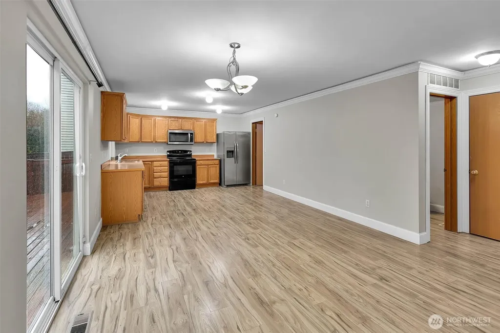 831 SW 364th Place Federal Way WA 98023