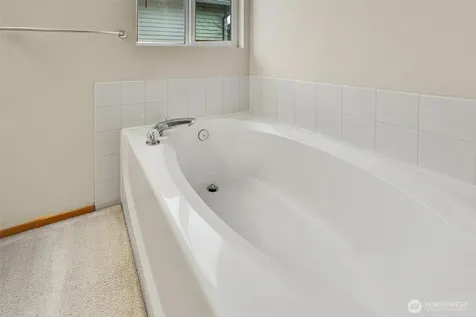 831 SW 364th Place Federal Way WA 98023