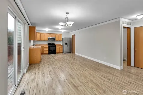 831 SW 364th Place Federal Way WA 98023