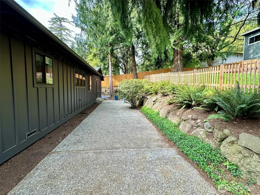 8920 168th Avenue NE Redmond WA 98052