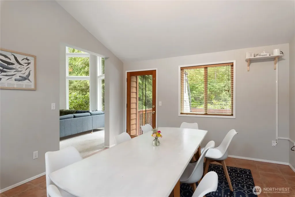 41 E Westlake Place Allyn WA 98524