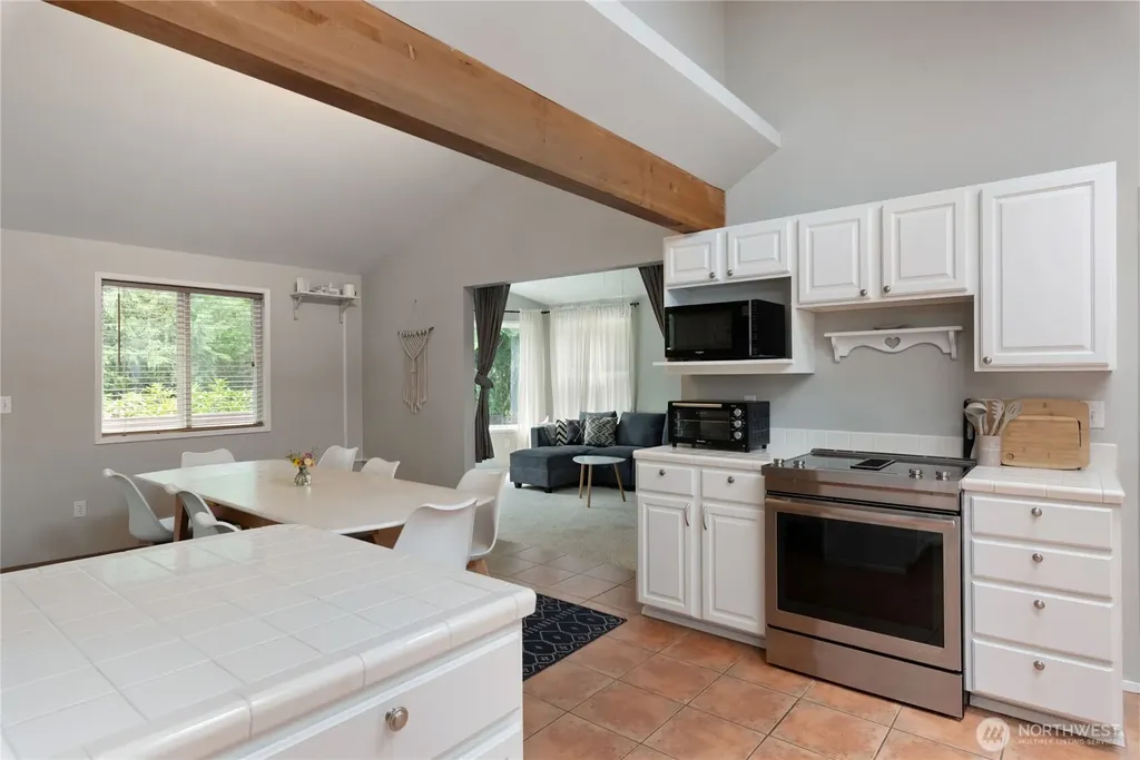 41 E Westlake Place Allyn WA 98524