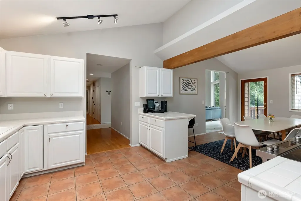 41 E Westlake Place Allyn WA 98524