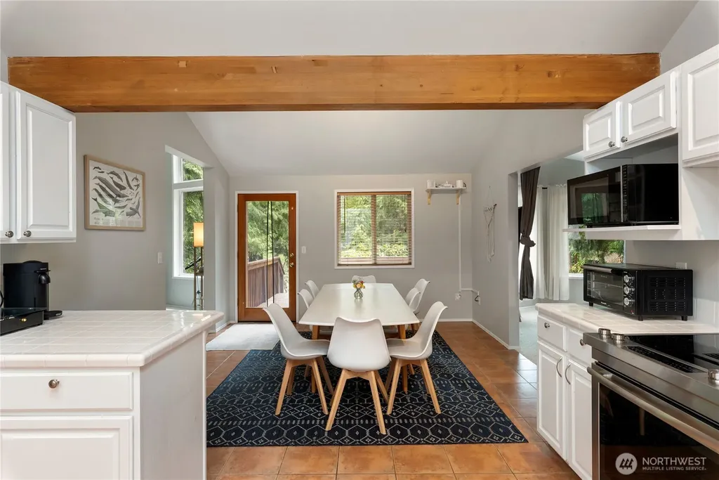 41 E Westlake Place Allyn WA 98524