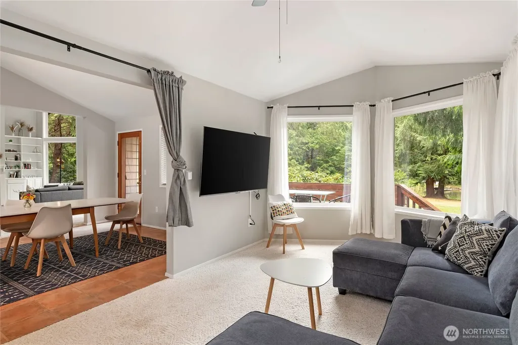 41 E Westlake Place Allyn WA 98524
