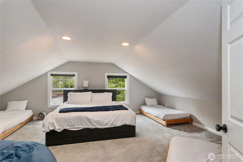 41 E Westlake Place Allyn WA 98524