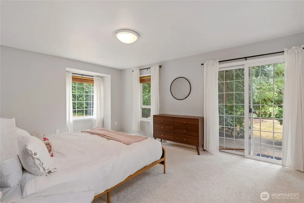 41 E Westlake Place Allyn WA 98524