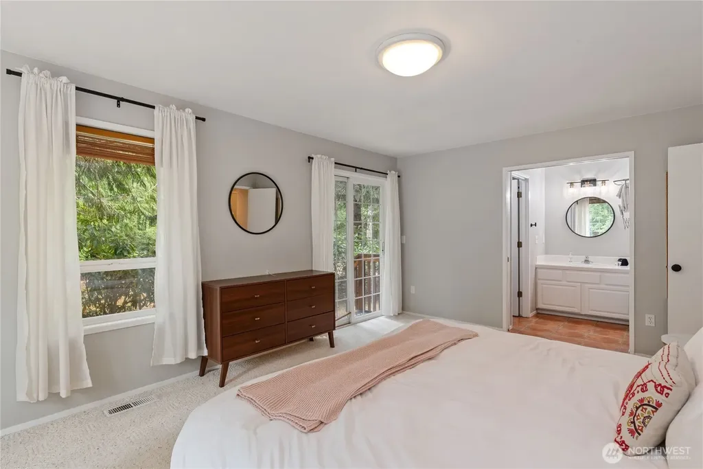 41 E Westlake Place Allyn WA 98524