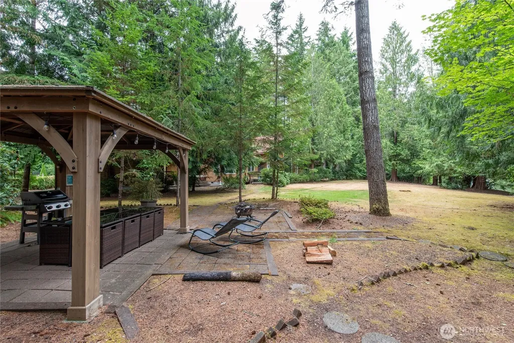 41 E Westlake Place Allyn WA 98524