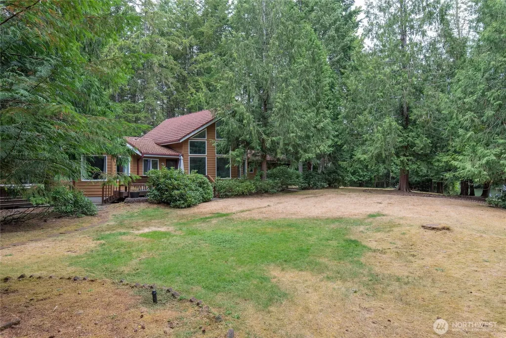 41 E Westlake Place Allyn WA 98524