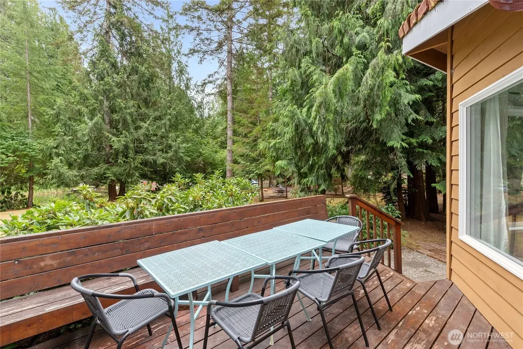 41 E Westlake Place Allyn WA 98524