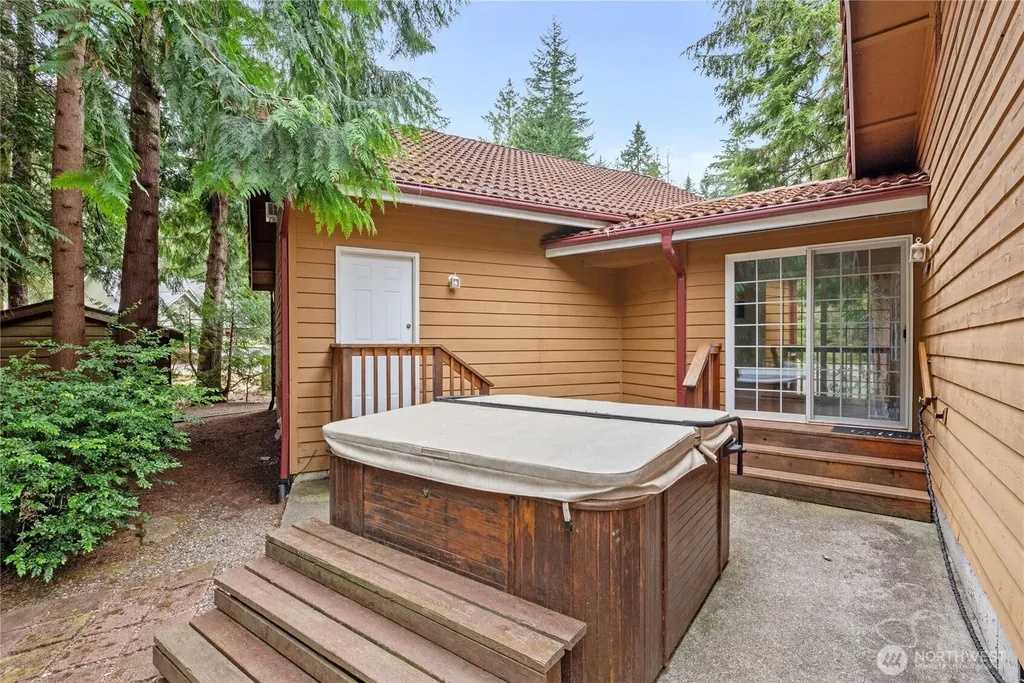 41 E Westlake Place Allyn WA 98524