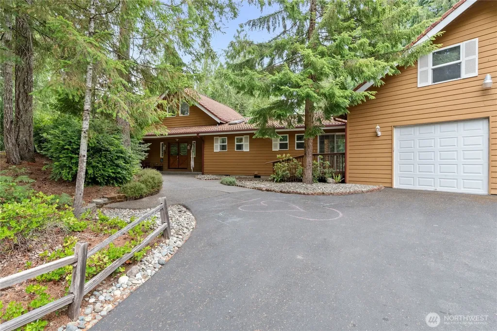 41 E Westlake Place Allyn WA 98524