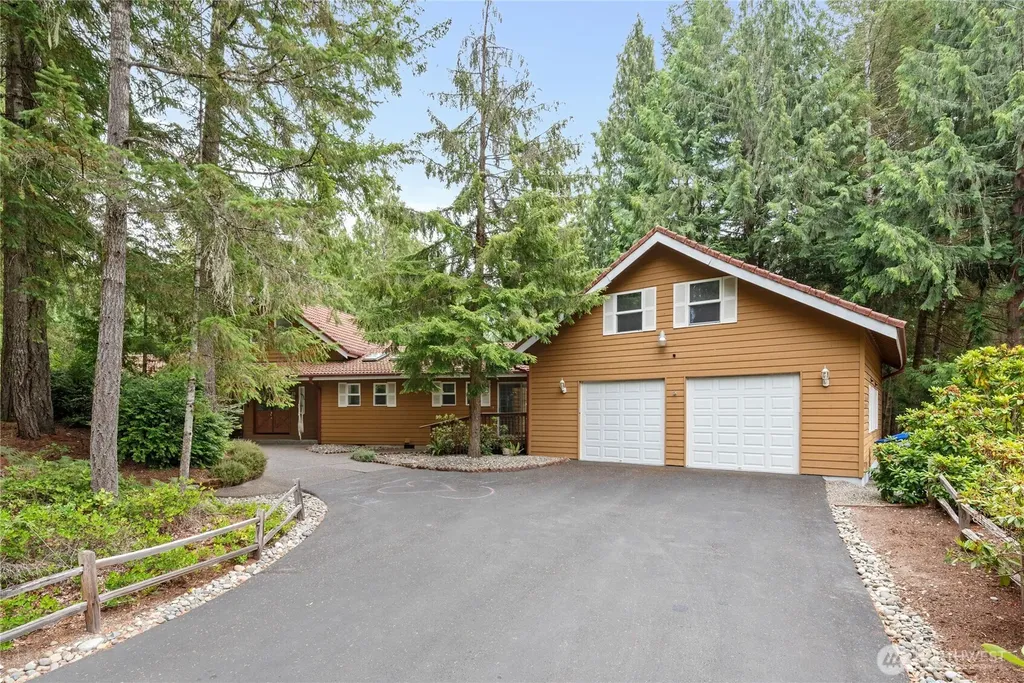 41 E Westlake Place Allyn WA 98524