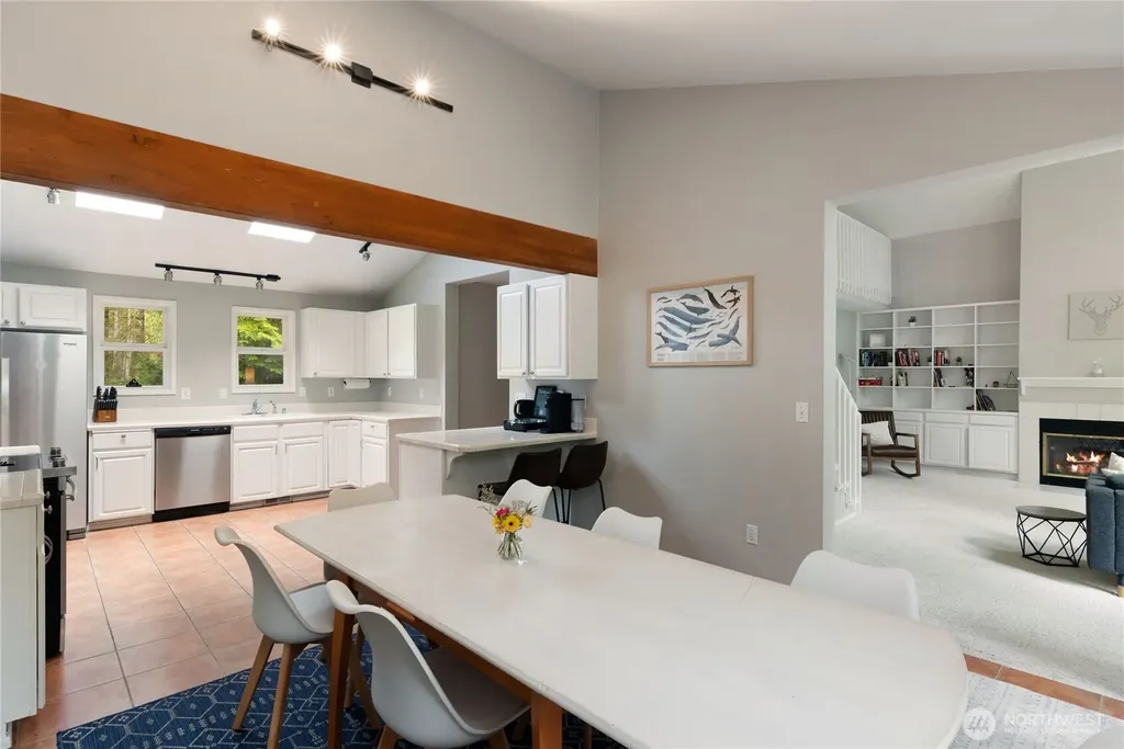 41 E Westlake Place Allyn WA 98524