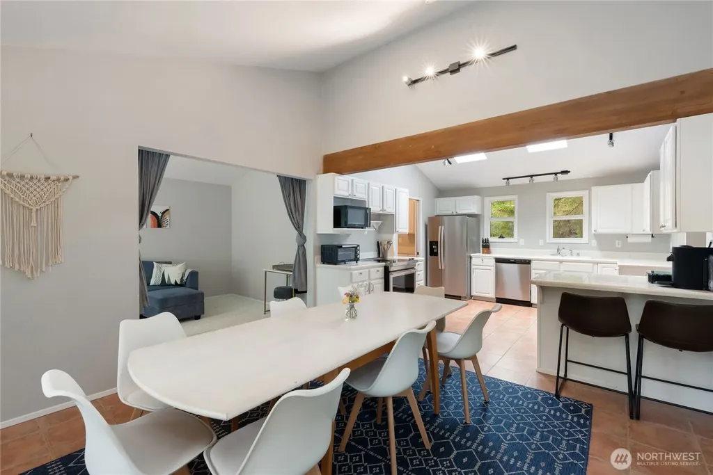 41 E Westlake Place Allyn WA 98524