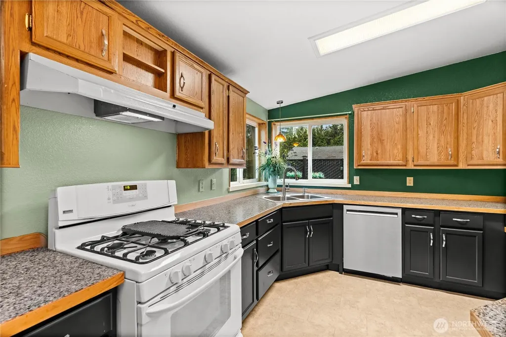 6827 Holmes Island Road SE Lacey WA 98503