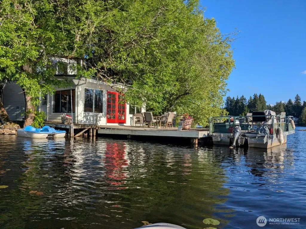 1111 Lake Sawyer Island Black Diamond WA 98010