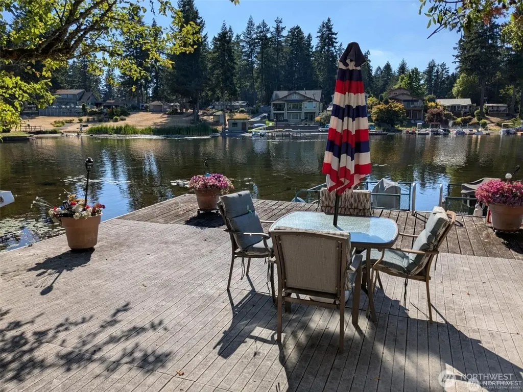 1111 Lake Sawyer Island Black Diamond WA 98010