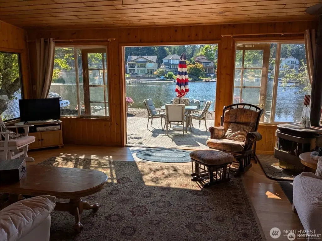 1111 Lake Sawyer Island Black Diamond WA 98010