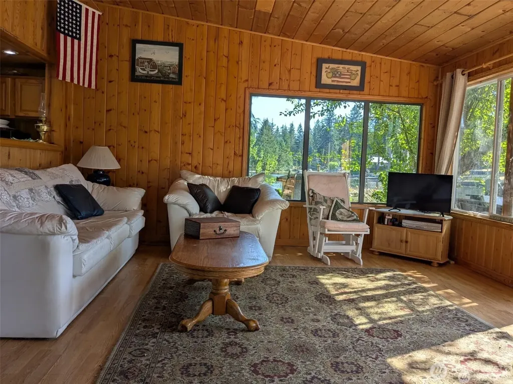 1111 Lake Sawyer Island Black Diamond WA 98010