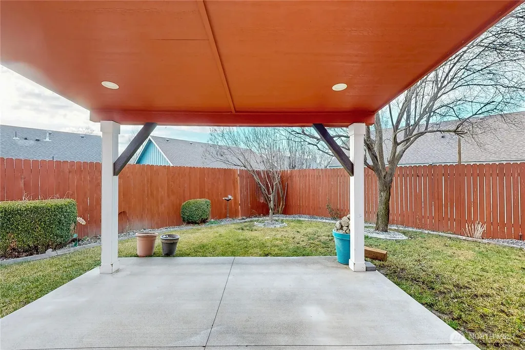 1149 SE Surita Court College Place WA 99324