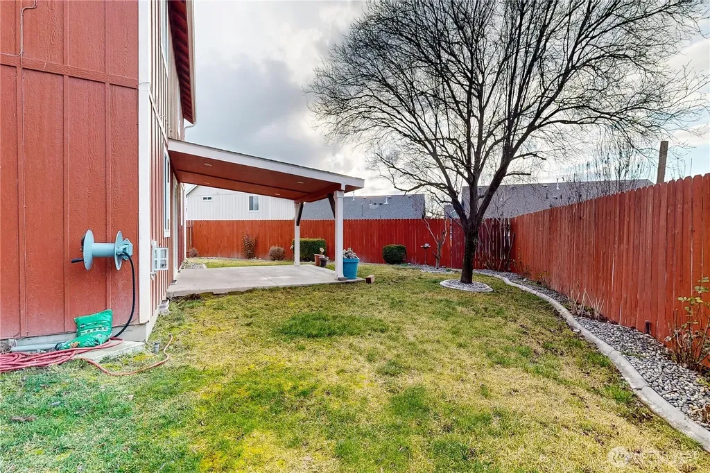1149 SE Surita Court College Place WA 99324