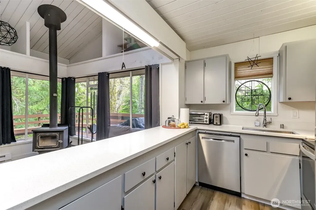 713 E Pointes Drive W Shelton WA 98584