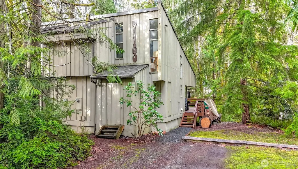 713 E Pointes Drive W Shelton WA 98584