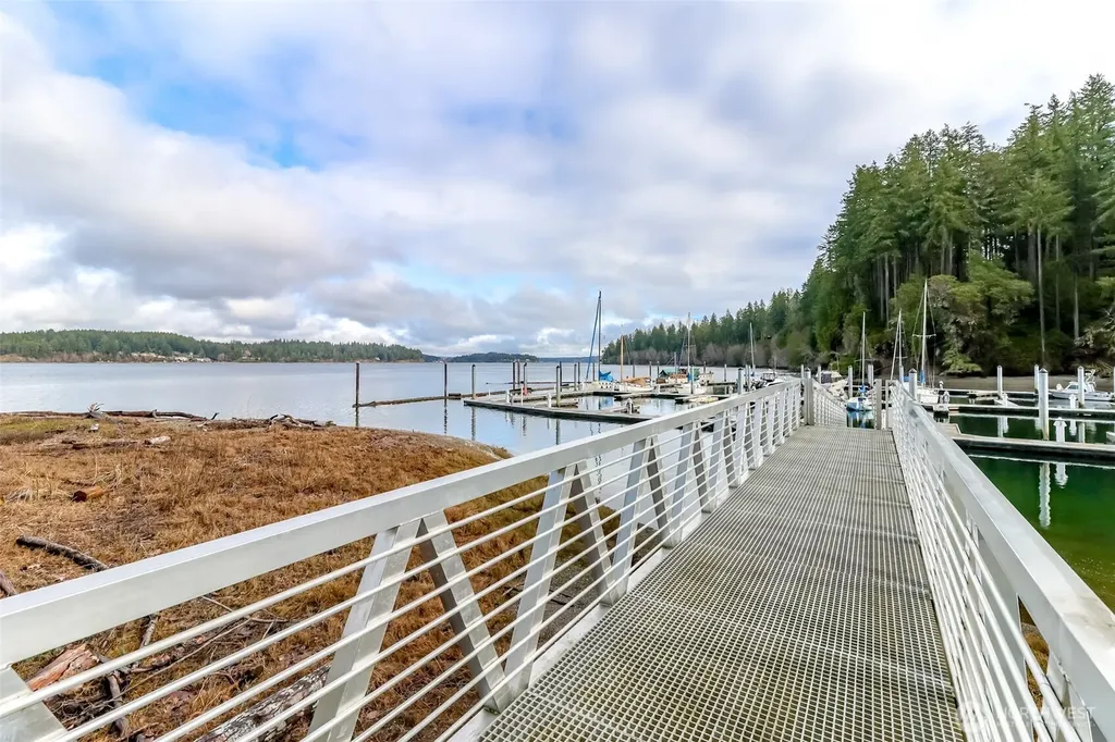 713 E Pointes Drive W Shelton WA 98584