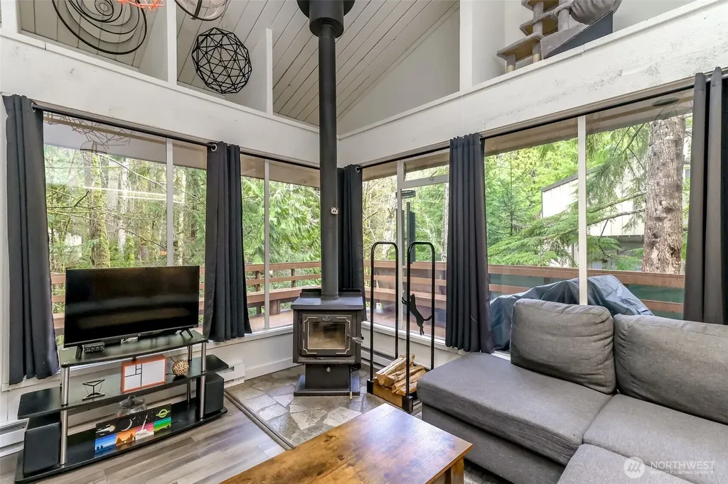 713 E Pointes Drive W Shelton WA 98584