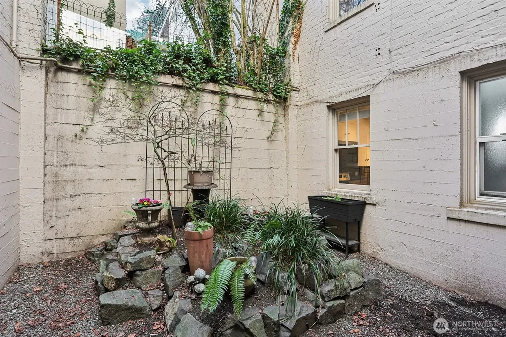 1508 10th Avenue E Seattle WA 98102
