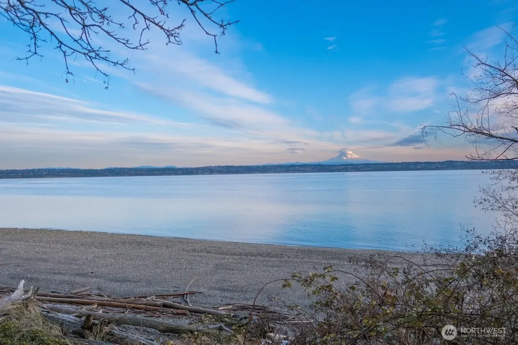 24310 47th Avenue SW Vashon WA 98070