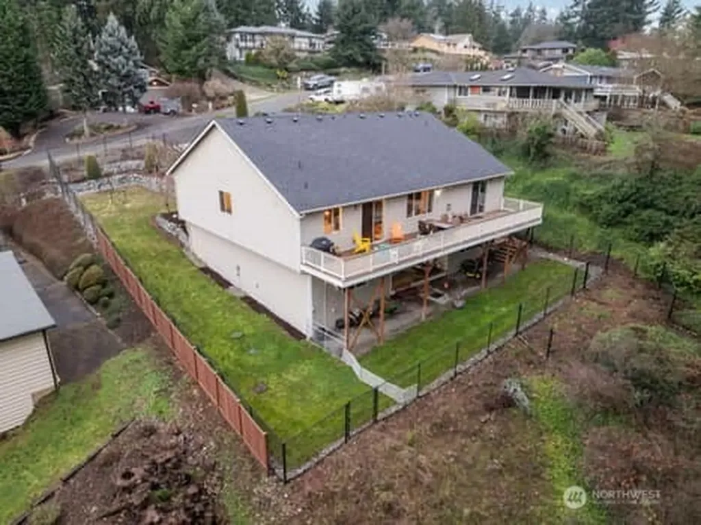 10218 45th Street E Edgewood WA 98372