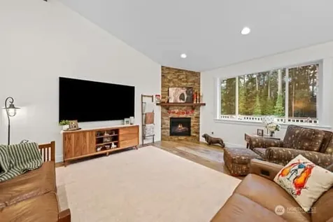 10218 45th Street E Edgewood WA 98372