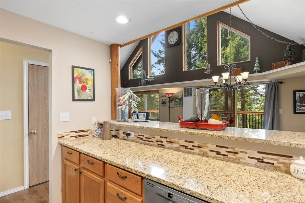 1051 Highland Loop Ronald WA 98940