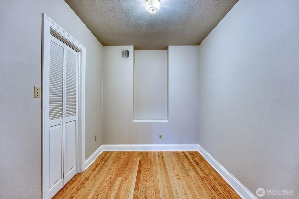 5810 Cowen Place NE Seattle WA 98105
