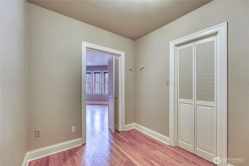 5810 Cowen Place NE Seattle WA 98105