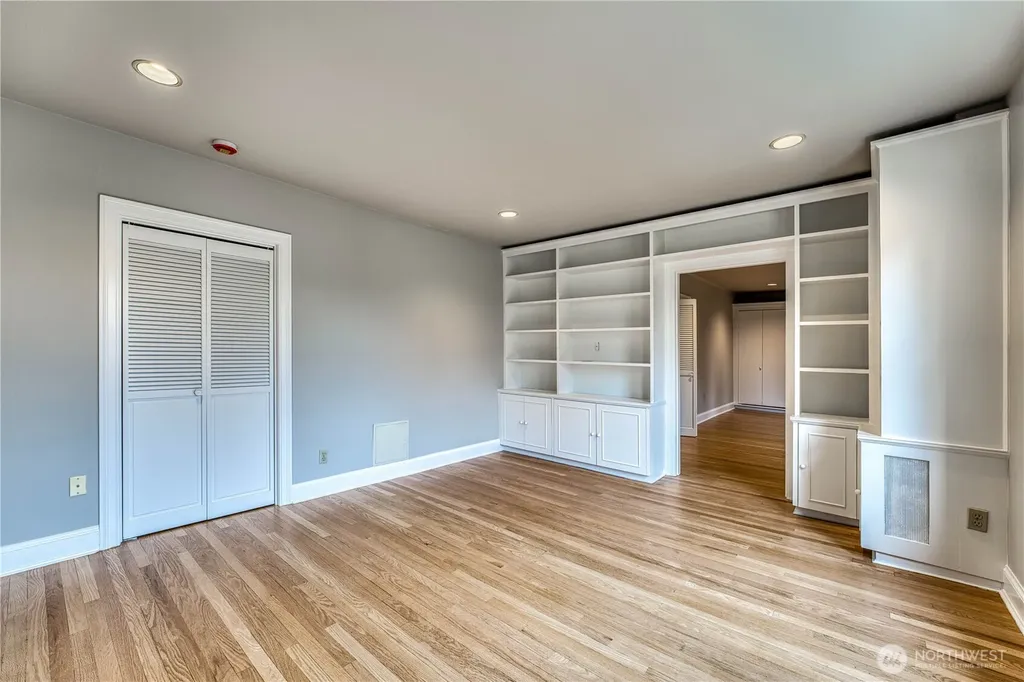 5810 Cowen Place NE Seattle WA 98105