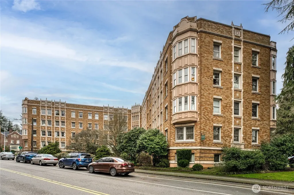 5810 Cowen Place NE Seattle WA 98105