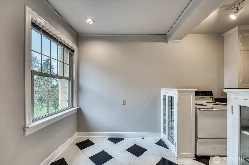 5810 Cowen Place NE Seattle WA 98105