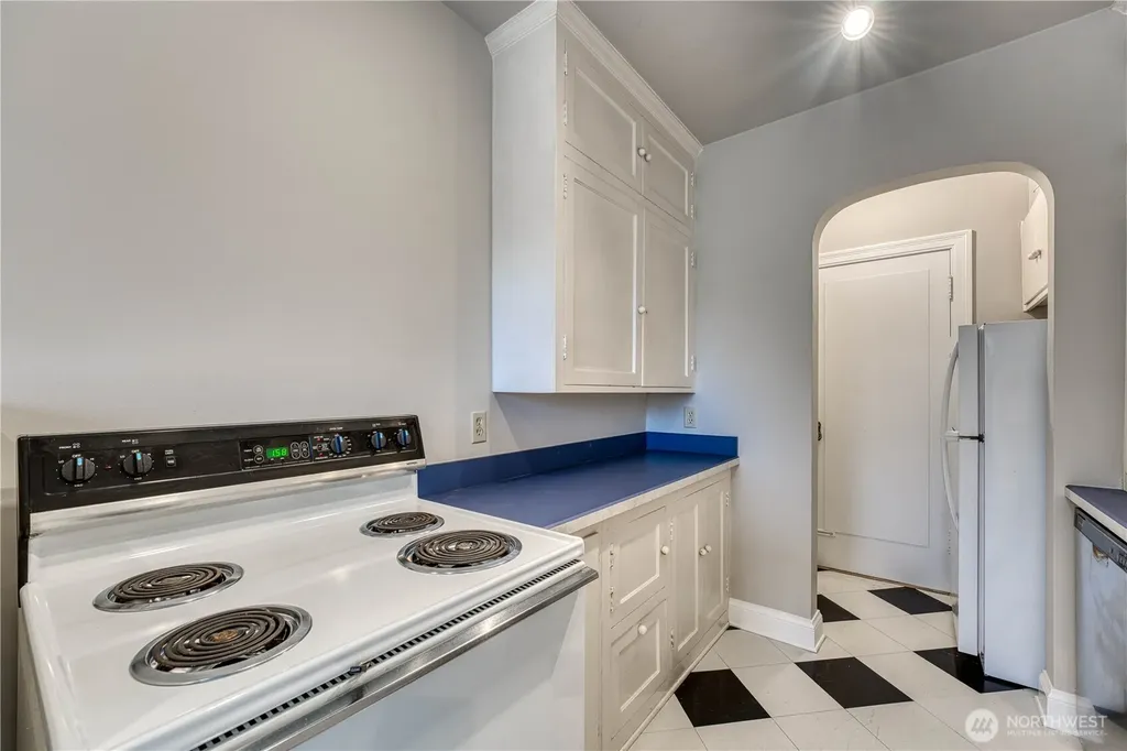 5810 Cowen Place NE Seattle WA 98105