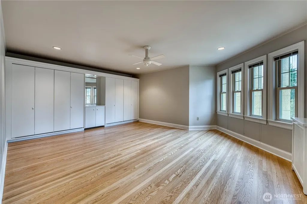 5810 Cowen Place NE Seattle WA 98105