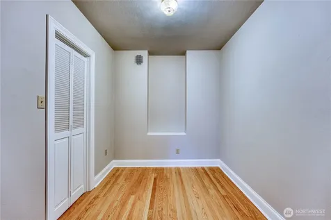 5810 Cowen Place NE Seattle WA 98105