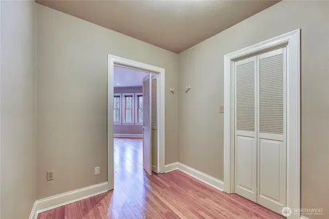 5810 Cowen Place NE Seattle WA 98105