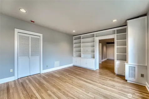 5810 Cowen Place NE Seattle WA 98105