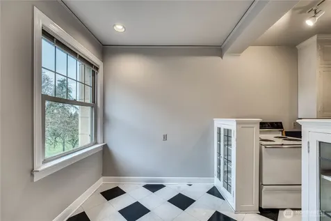 5810 Cowen Place NE Seattle WA 98105