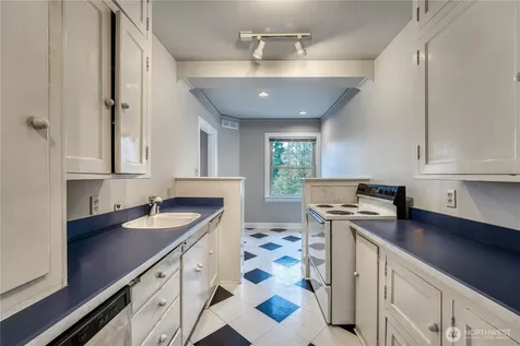 5810 Cowen Place NE Seattle WA 98105